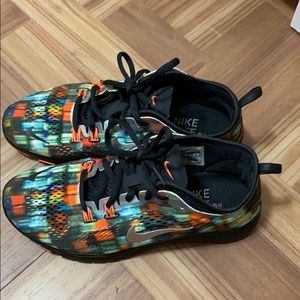 Women’s running sneakers